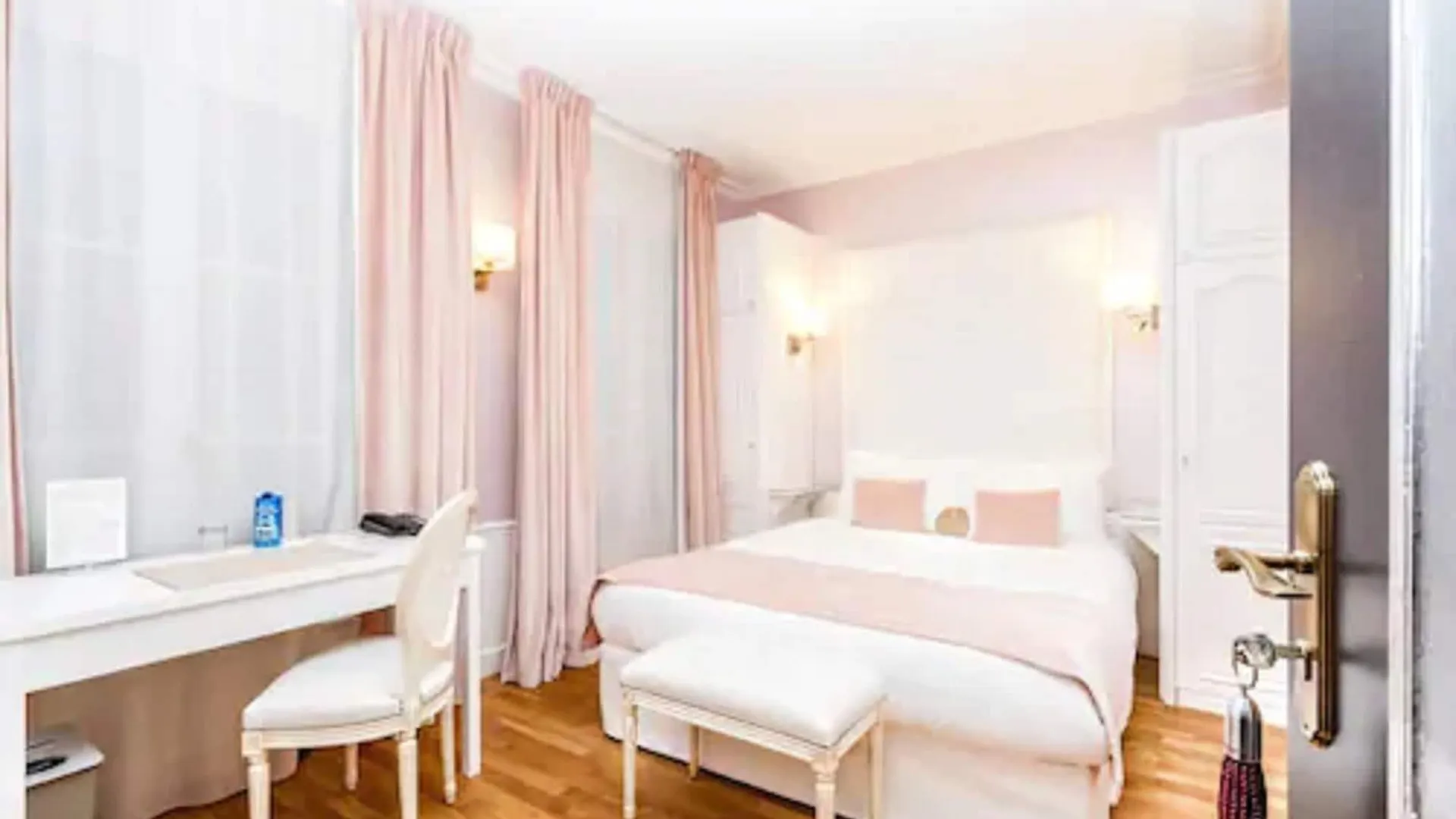 Eiffel Trocadero Hotel Paris